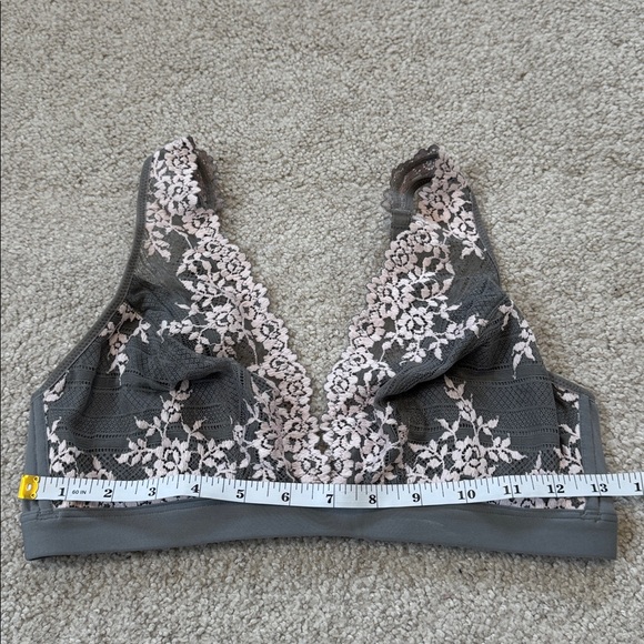 Wacoal Embrace Lace Wire Free Bralette Grey/White Sz38 (XL) - Picture 3 of 8